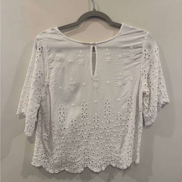 White Eyelet Lace Cropped Top! - Picture 4 of 5